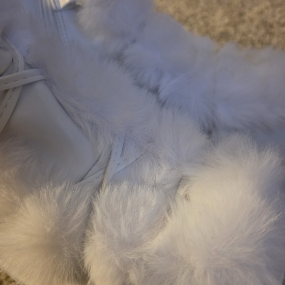 Chic White Faux Fur Lace-Up Heeled Boots - Picture 4 of 7